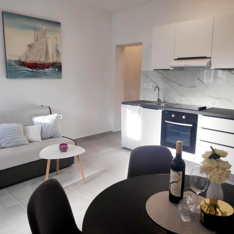 Sea Star Apartments Pjescana Uvala Extérieur photo