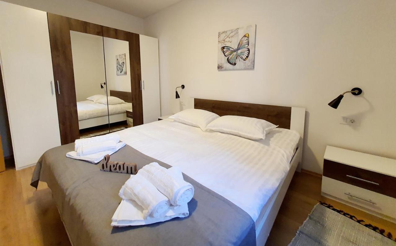 Sea Star Apartments Pjescana Uvala Extérieur photo