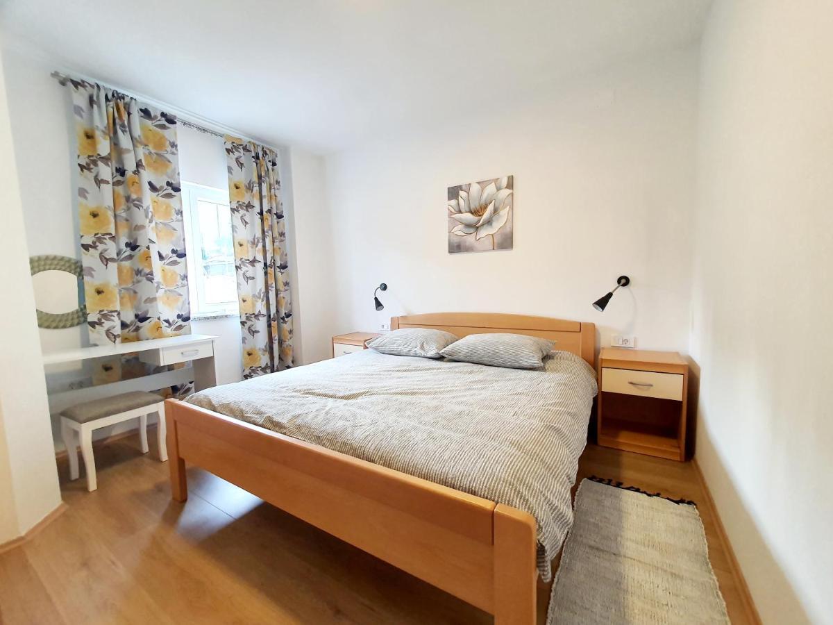 Sea Star Apartments Pjescana Uvala Extérieur photo