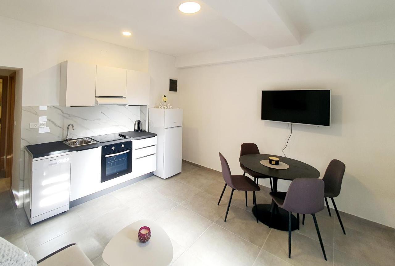Sea Star Apartments Pjescana Uvala Extérieur photo